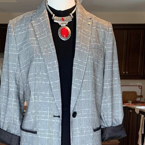 necklace, choker, fashion jewellery, large red cabochon stone,intricate pattern - Picture 8 of 16